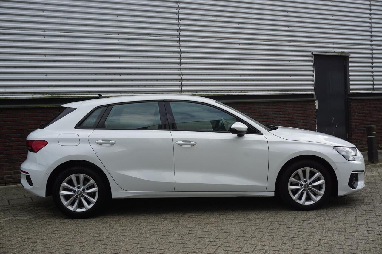 Audi A3 SPORTBACK 35 TFSI150PK/Digitaal Dashboard/Camera/Automatisch inparkeer hulpsysteem.