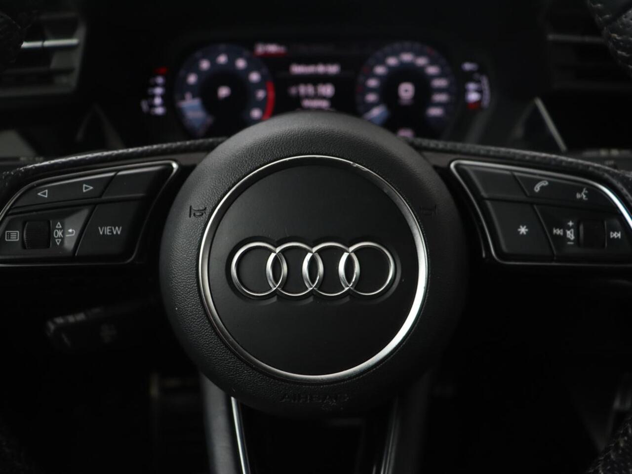 Audi A3 SPORTBACK 35 TFSI S edition | Carplay | Sportstoelen | Full LED | Navigatie | Half leder | Virtual Cockpit | Climate control | Parkeerhulp | Cruise control | Bluetooth | DAB | Sportstuur