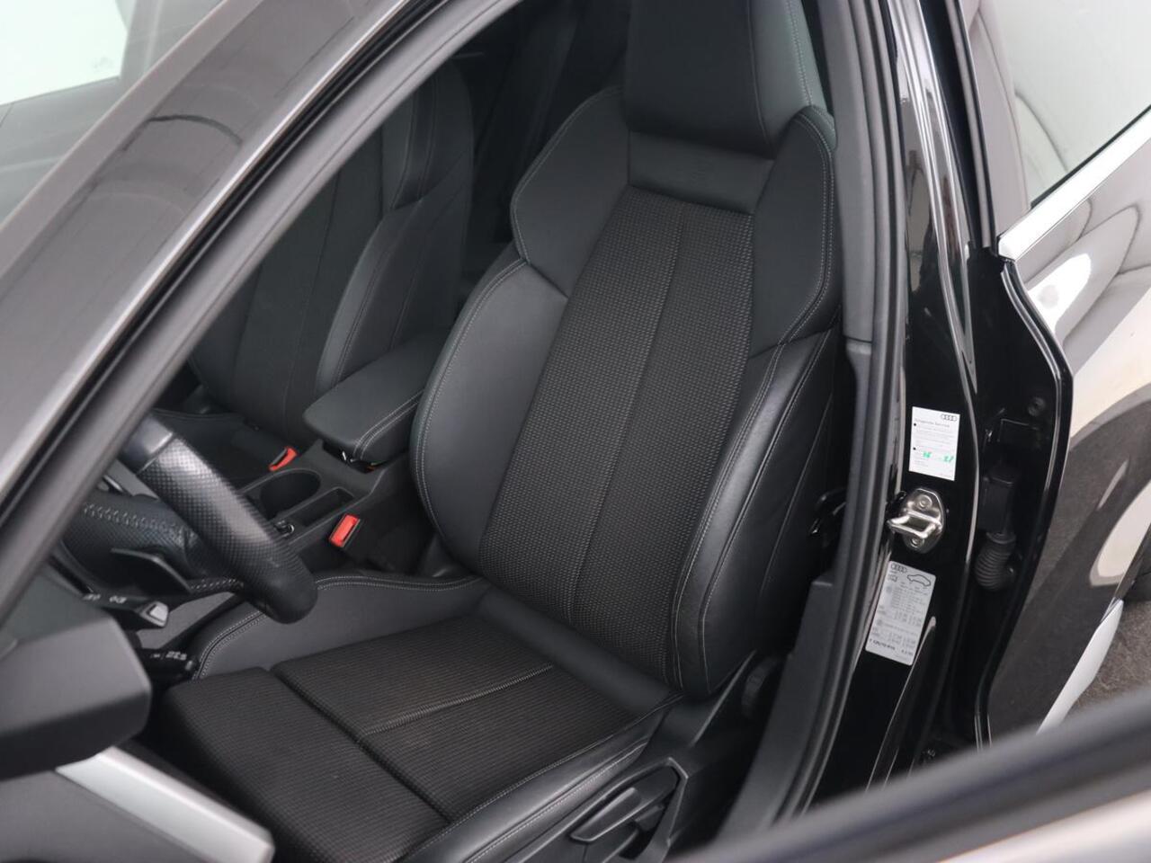 Audi A3 SPORTBACK 35 TFSI S edition | Carplay | Sportstoelen | Full LED | Navigatie | Half leder | Virtual Cockpit | Climate control | Parkeerhulp | Cruise control | Bluetooth | DAB | Sportstuur