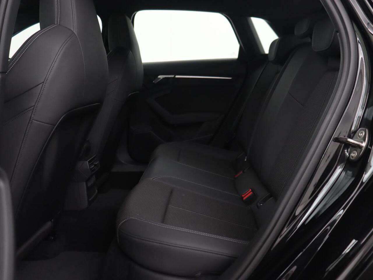 Audi A3 SPORTBACK 35 TFSI S edition | Carplay | Sportstoelen | Full LED | Navigatie | Half leder | Virtual Cockpit | Climate control | Parkeerhulp | Cruise control | Bluetooth | DAB | Sportstuur