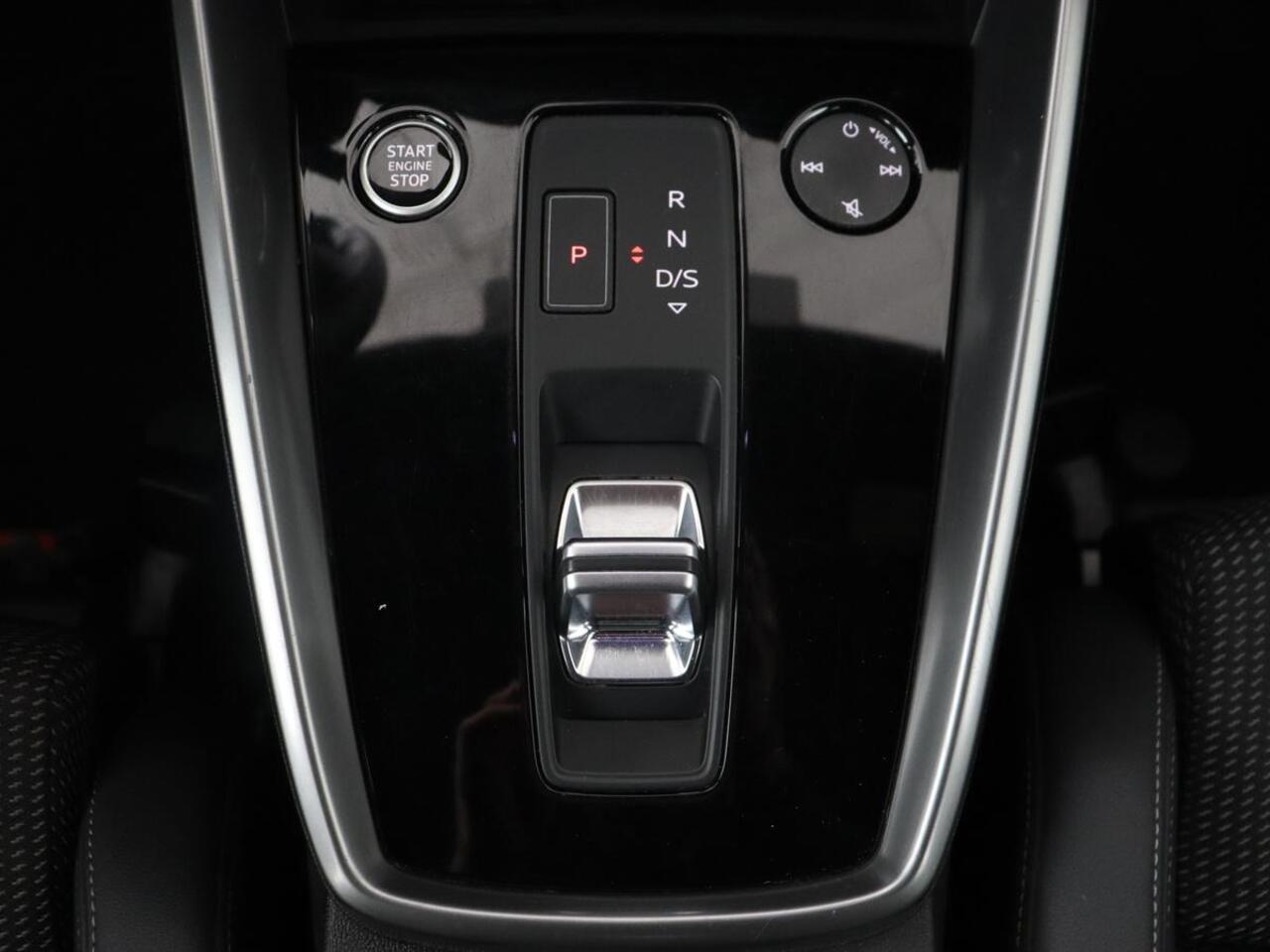 Audi A3 SPORTBACK 35 TFSI S edition | Carplay | Sportstoelen | Full LED | Navigatie | Half leder | Virtual Cockpit | Climate control | Parkeerhulp | Cruise control | Bluetooth | DAB | Sportstuur