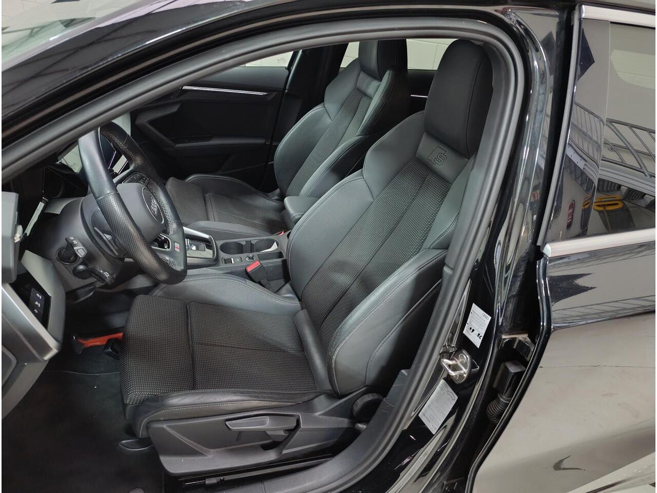 Audi A3 SPORTBACK 35 TFSI edition one S Line | virtual cockpit | sport onderstel | Lmv | Pdc