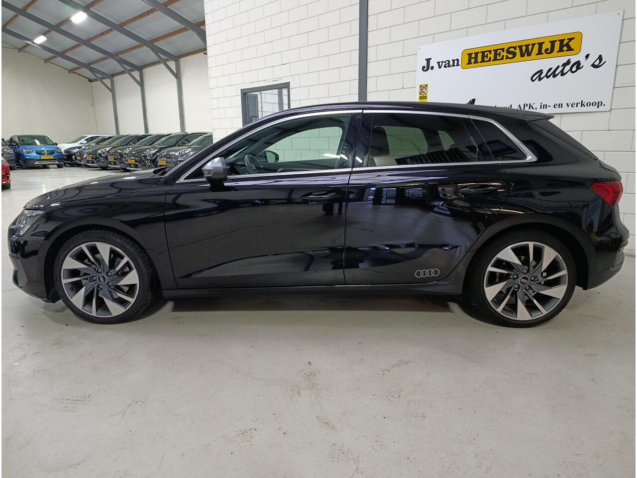 Audi A3 SPORTBACK 35 TFSI edition one S Line | virtual cockpit | sport onderstel | Lmv | Pdc