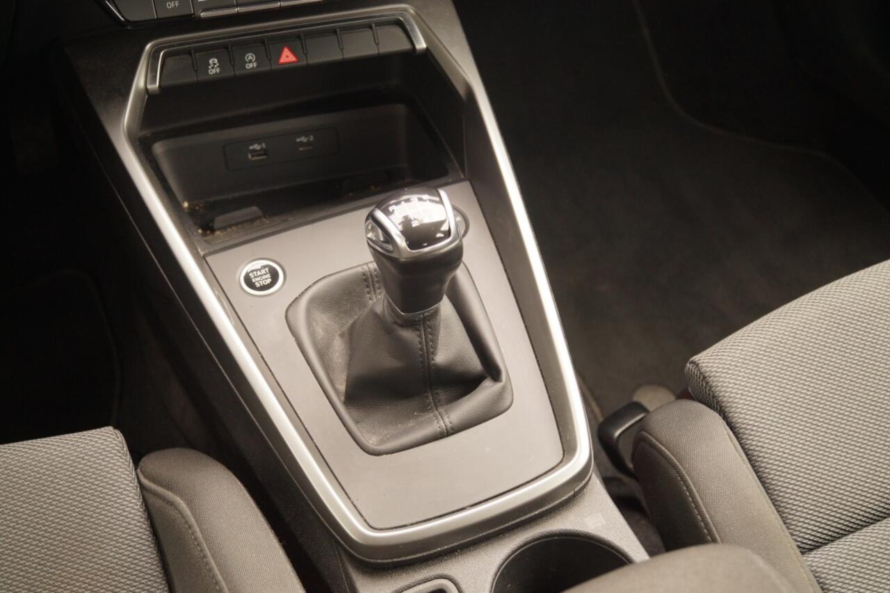 Audi A3 SPORTBACK 30 TDI Business Edition -NAVI-ECC-PDC-