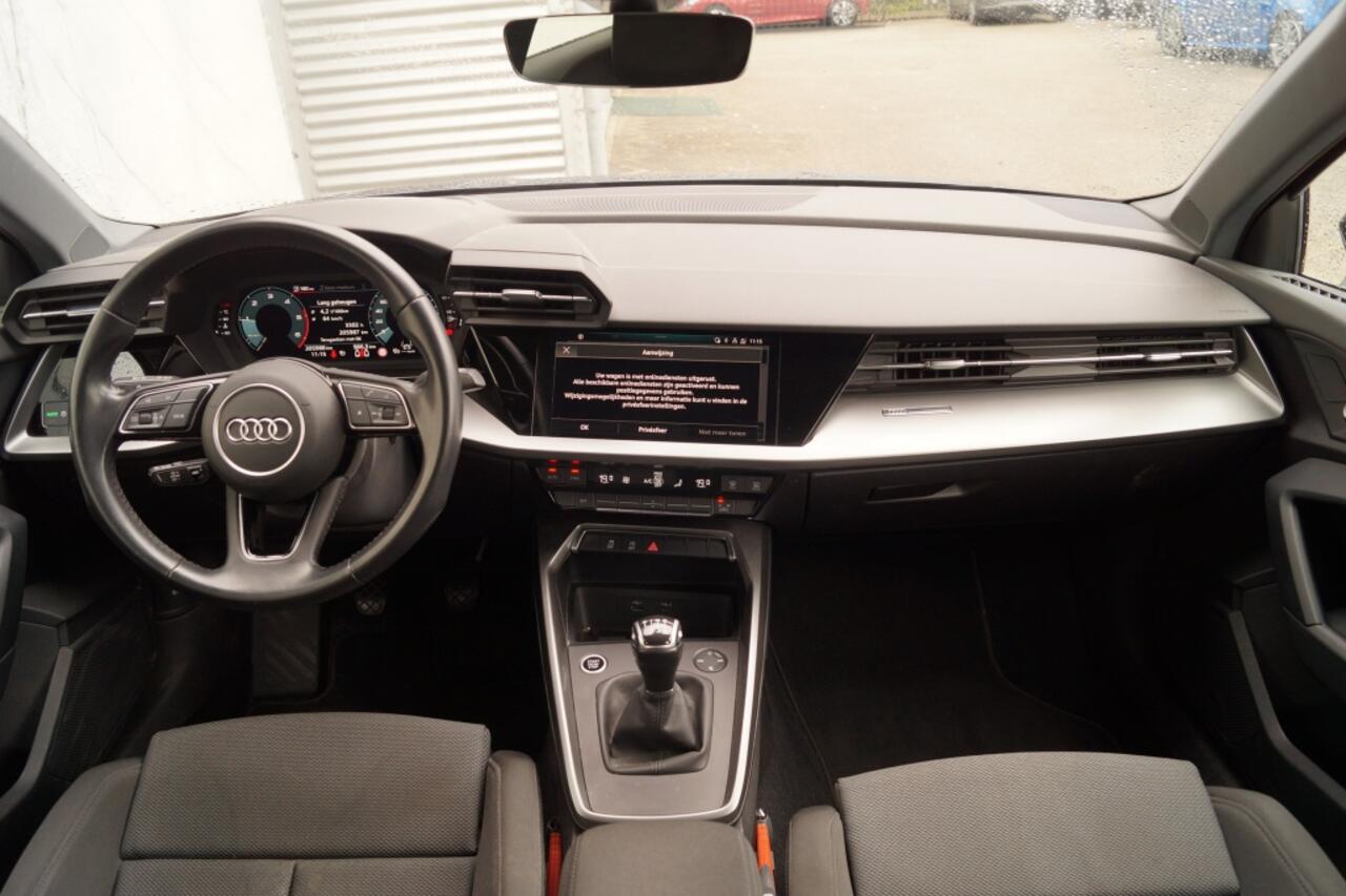 Audi A3 SPORTBACK 30 TDI Business Edition -NAVI-ECC-PDC-