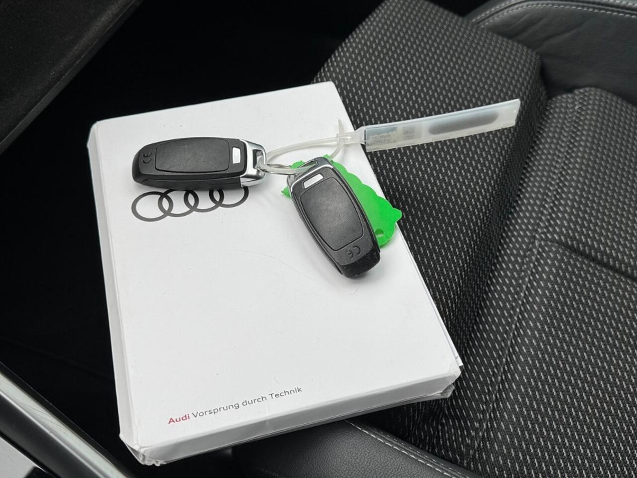 Audi A3 SPORTBACK 30 TFSI 2xS-line autom ecc,1/2leer,navi,led,lmv,digidash,chroom,pdc