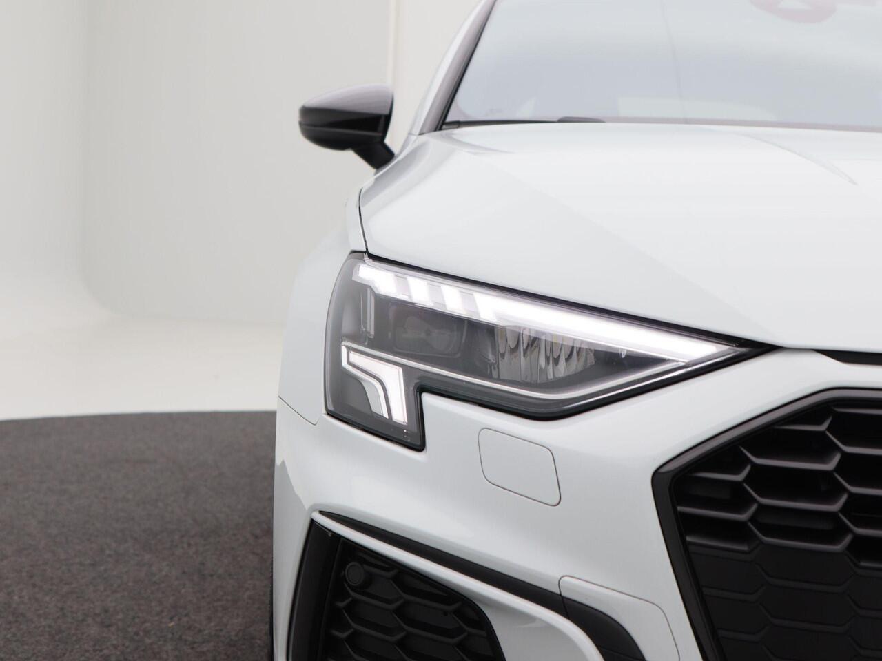 Audi A3 SPORTBACK 35 TFSi S-Line 150 Pk Automaat | Virtual Cockpit | Adaptive Cruise | LED | Zwarte Hemel | CarPlay | 19 Inch | 93.140 Km!