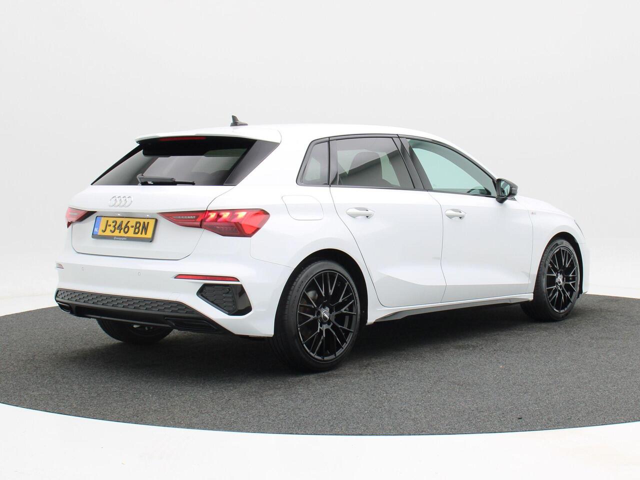 Audi A3 SPORTBACK 35 TFSi S-Line 150 Pk Automaat | Virtual Cockpit | Adaptive Cruise | LED | Zwarte Hemel | CarPlay | 19 Inch | 93.140 Km!