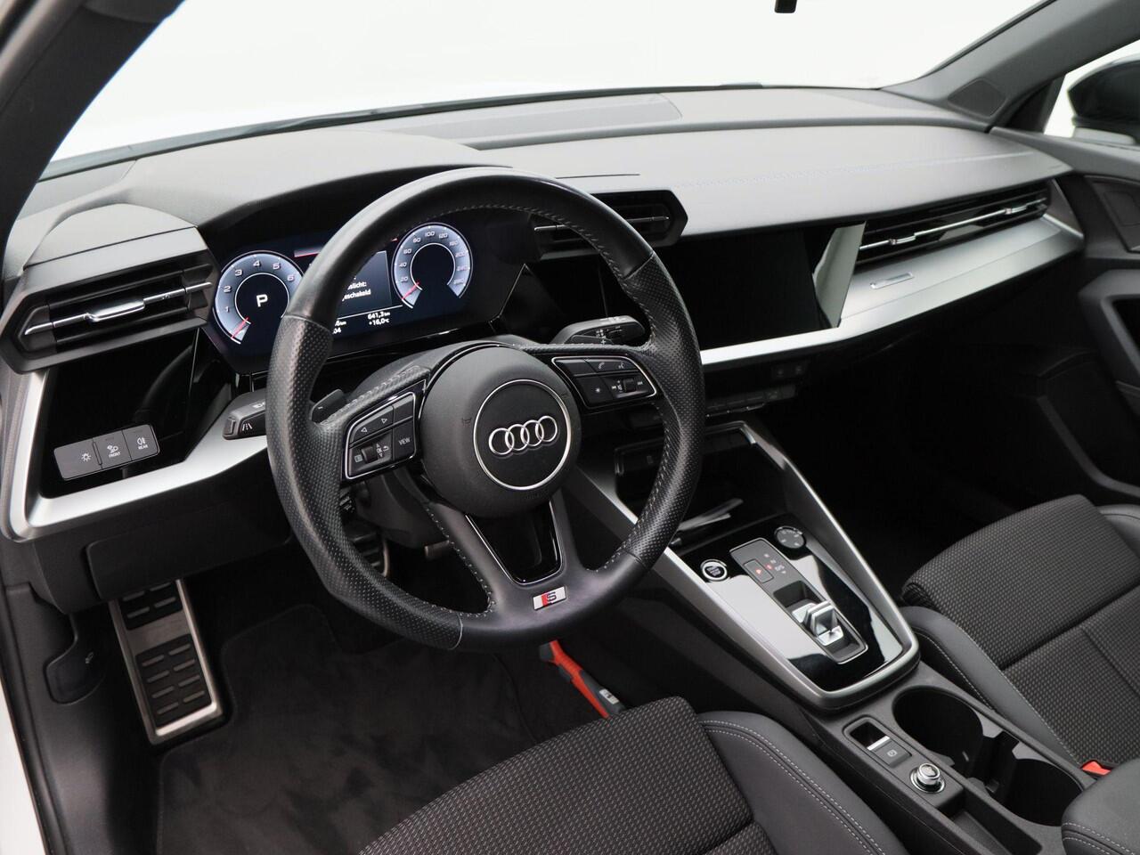 Audi A3 SPORTBACK 35 TFSi S-Line 150 Pk Automaat | Virtual Cockpit | Adaptive Cruise | LED | Zwarte Hemel | CarPlay | 19 Inch | 93.140 Km!