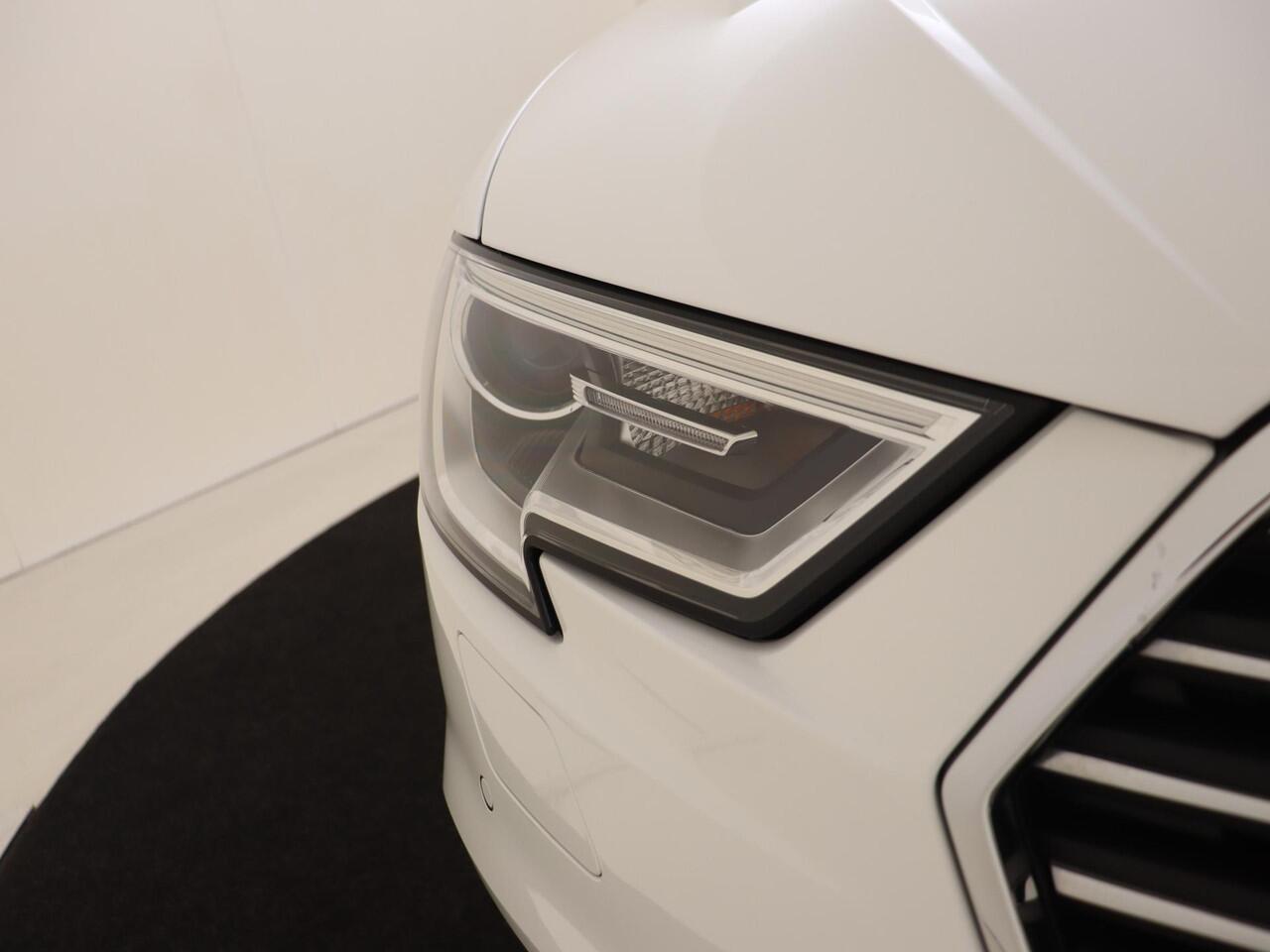 Audi A3 SPORTBACK 40 TFSI e Business edition | Panoramadak | Digital cockpit | Keyless | CarPlay | Achteruitrijcamera | Cruise control | Draadloze telefoonlader |