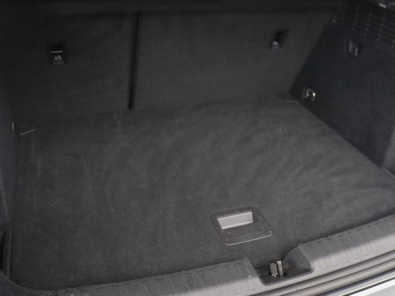 Audi A3 SPORTBACK 35 TFSI S edition | Stoelverwarming | Carplay | Navigatie | Half leder | Sportstoelen | Full LED | Audi Sound | Virtual Cockpit | Climate control | Parkeerhulp | DAB | Bluetooth | S Line