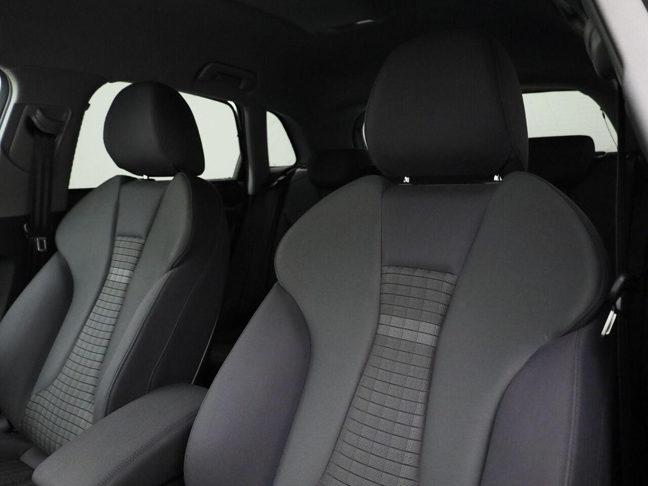 Audi A3 SPORTBACK 30 TFSI/116PK Advance Sport · Navigatie · Drive select · Stoelverwarming