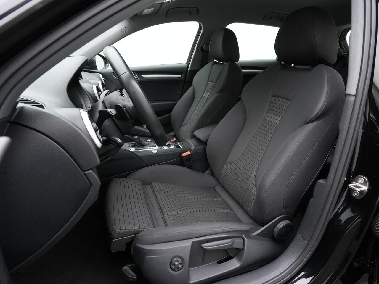 Audi A3 SPORTBACK 40 e-tron 204 pk Advance Sport | Trekhaak | Matrix LED | Achteruitrijcamera | Stoelverwarming | Adaptive Cruise