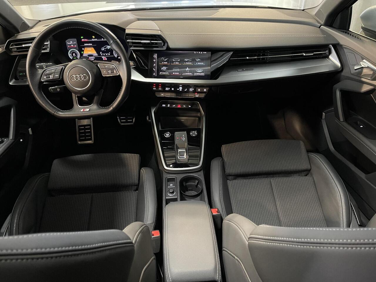 Audi A3 SPORTBACK 40 TFSI e S-Line 18"/Panoramadak/B&O/Keyless/Matrix LED/Apple Carplay & Android Auto/PDC v+a/Navigatie