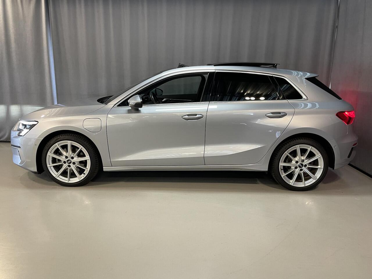 Audi A3 SPORTBACK 40 TFSI e S-Line 18"/Panoramadak/B&O/Keyless/Matrix LED/Apple Carplay & Android Auto/PDC v+a/Navigatie