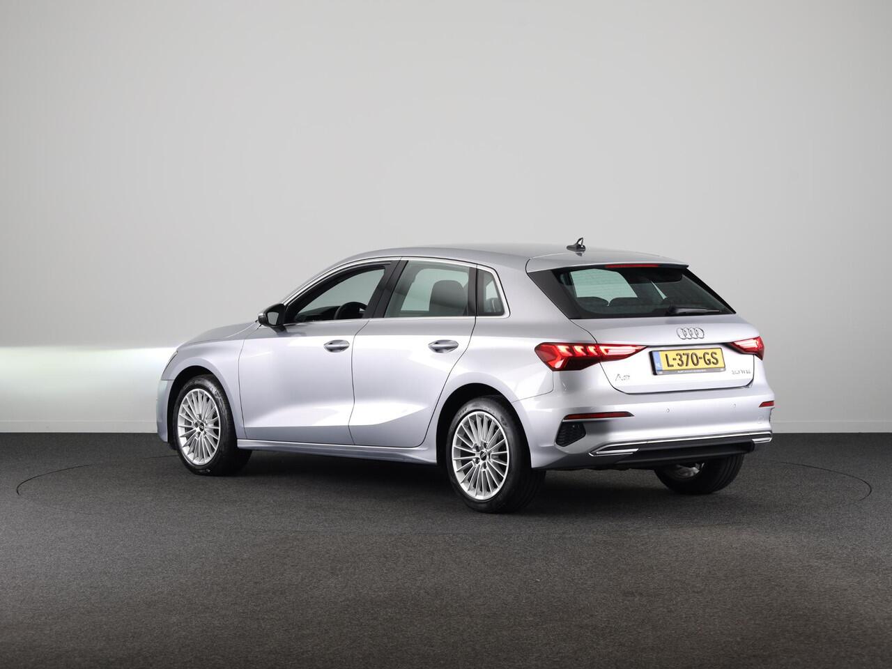 Audi A3 SPORTBACK 30 TFSI Business edition 110pk S-tronic | Navigatie | Parkeersensoren | Led koplampen | Lichtmetalen velgen