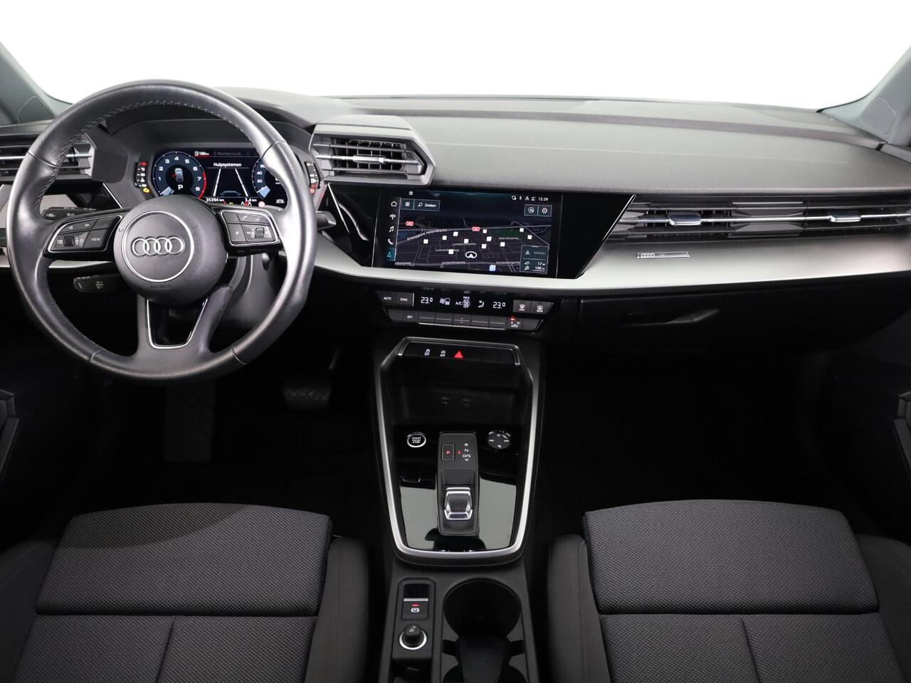 Audi A3 SPORTBACK 30 TFSI Business edition 110pk S-tronic | Navigatie | Parkeersensoren | Led koplampen | Lichtmetalen velgen