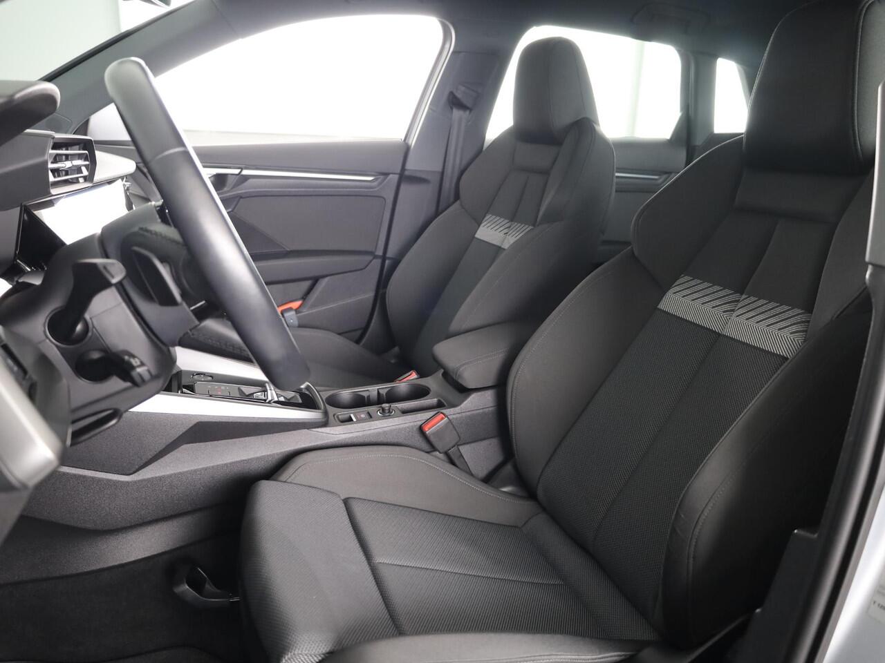 Audi A3 SPORTBACK 30 TFSI Business edition 110pk S-tronic | Navigatie | Parkeersensoren | Led koplampen | Lichtmetalen velgen