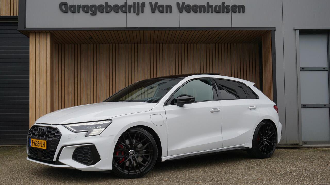 Audi A3 SPORTBACK 45 TFSI e 245pk 3x S-Line & Competition *Black Optik* Pano.Dak 19inch B&O Ambiance verlichting Virtual *Zeer Nette A3* 46010km!