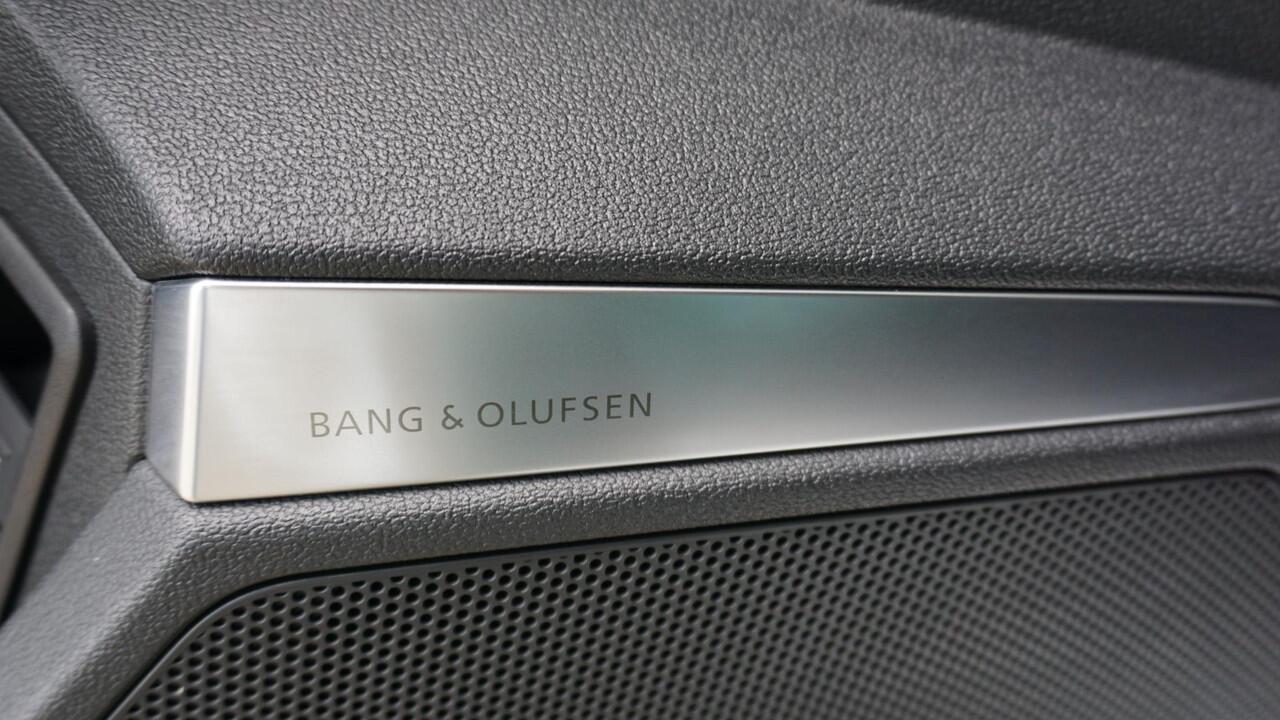 Audi A3 SPORTBACK 45 TFSI e 245pk 3x S-Line & Competition *Black Optik* Pano.Dak 19inch B&O Ambiance verlichting Virtual *Zeer Nette A3* 46010km!