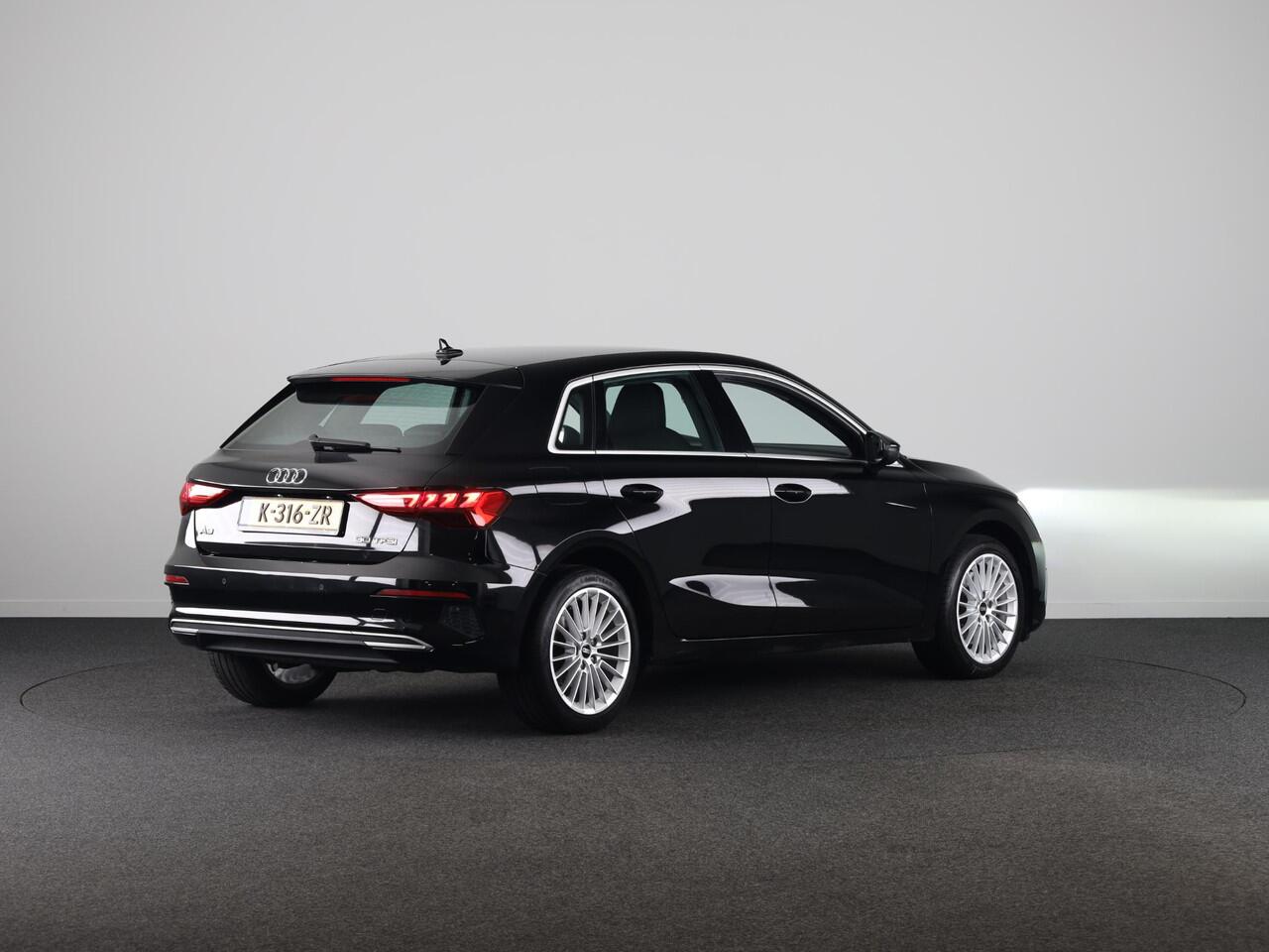 Audi A3 SPORTBACK 30 TFSI Business edition 110 PK S-Tronic | Navigatie | Parkeersensoren | LED koplampen |