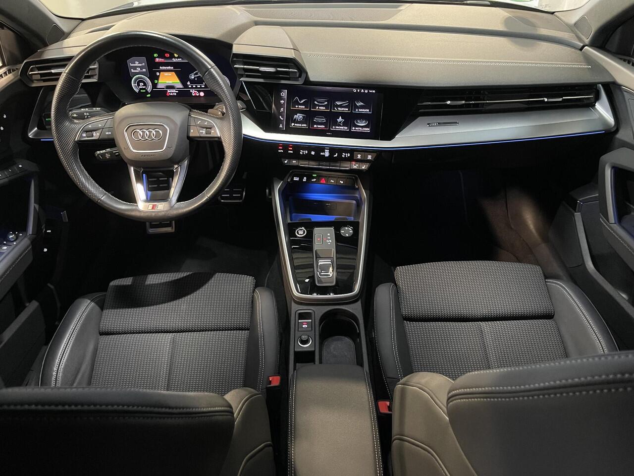 Audi A3 SPORTBACK 40 TFSI e S edition Competition 18"/B&O/Elektrische stoel + memory/Camera/Trekhaak/Keyless/Matrix LED/Adaptieve cruise/Elektrische klep/Stoelverwarming/Keyless