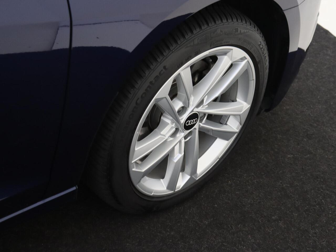 Audi A3 SPORTBACK 40 TFSI e Business edition | Parkeersensoren achter | CarPlay | Navigatie | Electronic climate control | Full LED | Digital cockpit |