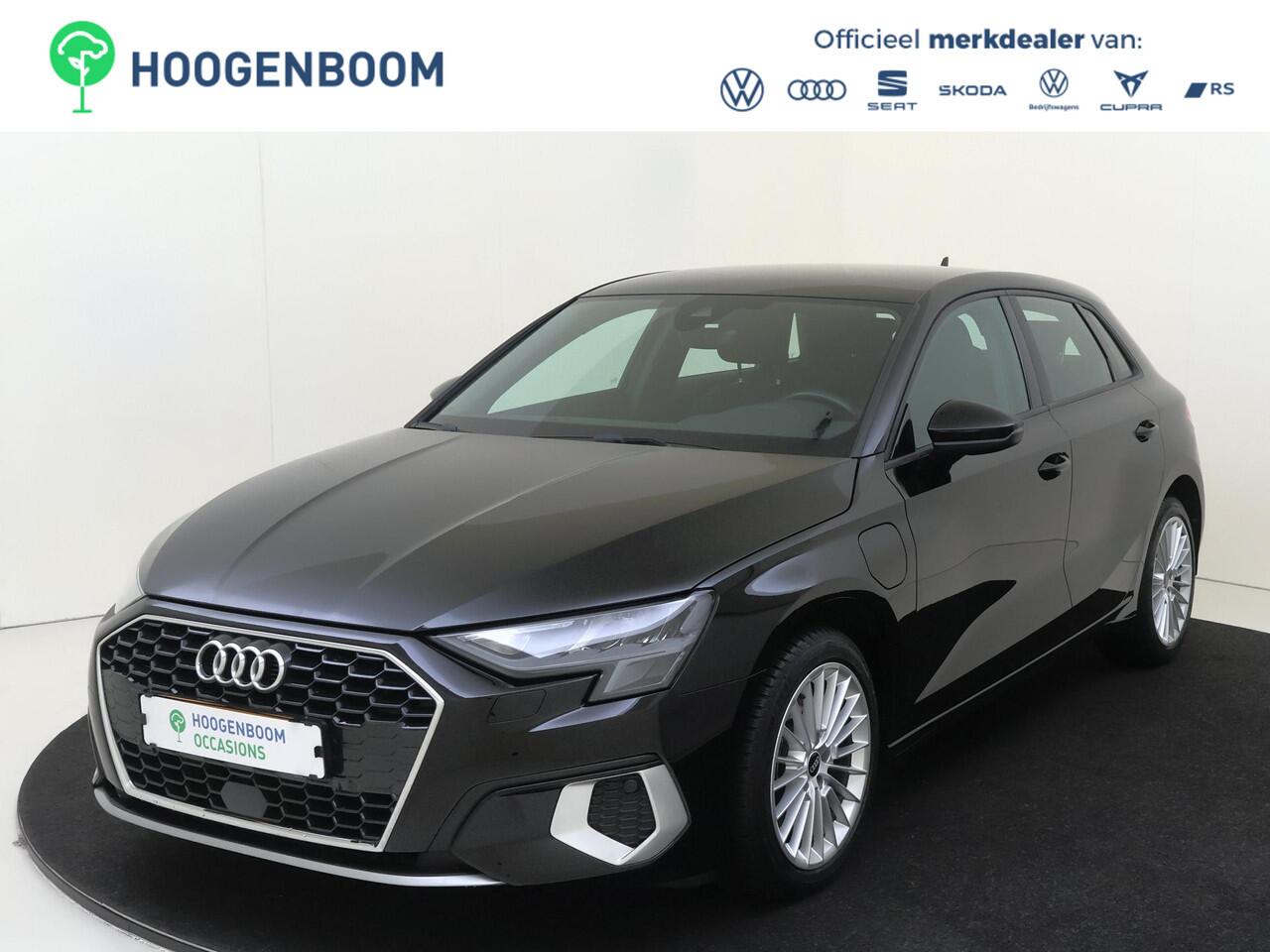 Audi A3 SPORTBACK 40 TFSI e Edition | Parkeersensoren achter | Keyless | Stoelverwarming | Cruise control | CarPlay | Electronic climate control | Navigatie |