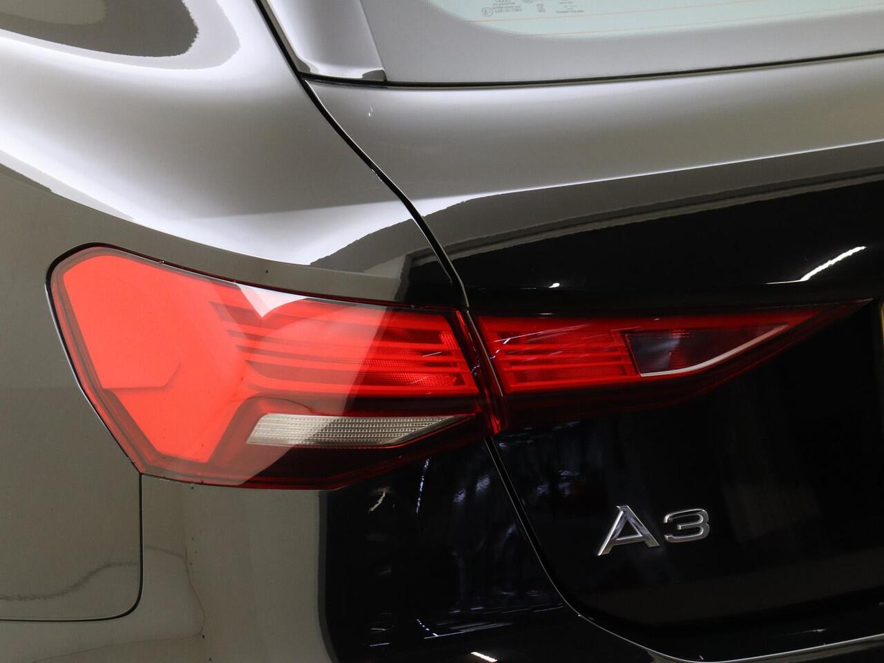 Audi A3 SPORTBACK 40 TFSI e Edition | Parkeersensoren achter | Keyless | Stoelverwarming | Cruise control | CarPlay | Electronic climate control | Navigatie |