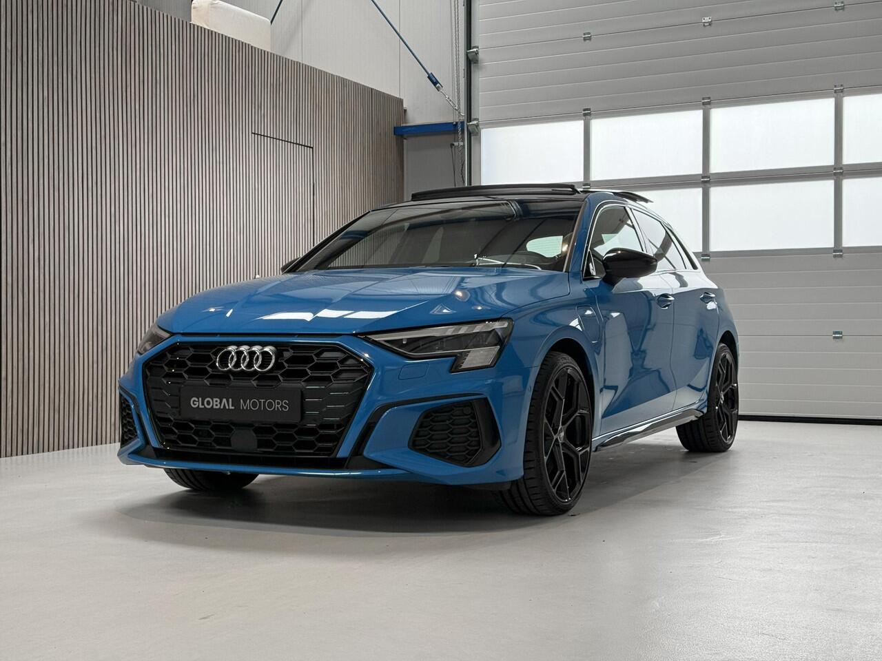 Audi A3 SPORTBACK 45 TFSI e S edition Competition 245PK - S LINE - RS STOELEN - PANORAMADAK - TURBO BLAUW - SFEER VERLICHTING