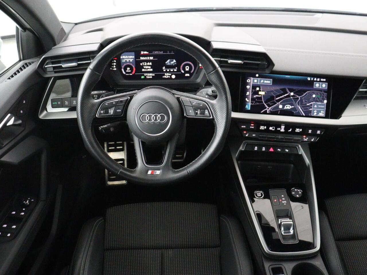 Audi A3 SPORTBACK 30 TFSI S edition | Stoelverwarming | Park Assist | Sportstoelen | Carplay | Half leder | Virtual Cockpit | Full LED | Navigatie | Climate control | Cruise control
