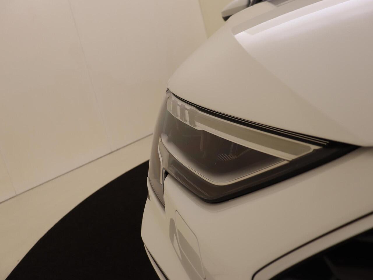 Audi A3 SPORTBACK 35 TFSI S edition | Virtual cockpit Plus | Parkeerassistent | Full LED verlichting | Navigatie Plus | Achteruitrijcamera | Keyless | CarPlay |