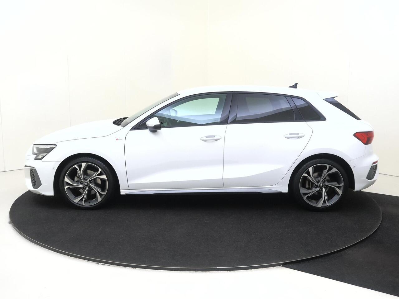Audi A3 SPORTBACK 35 TFSI S edition | Virtual cockpit Plus | Parkeerassistent | Full LED verlichting | Navigatie Plus | Achteruitrijcamera | Keyless | CarPlay |
