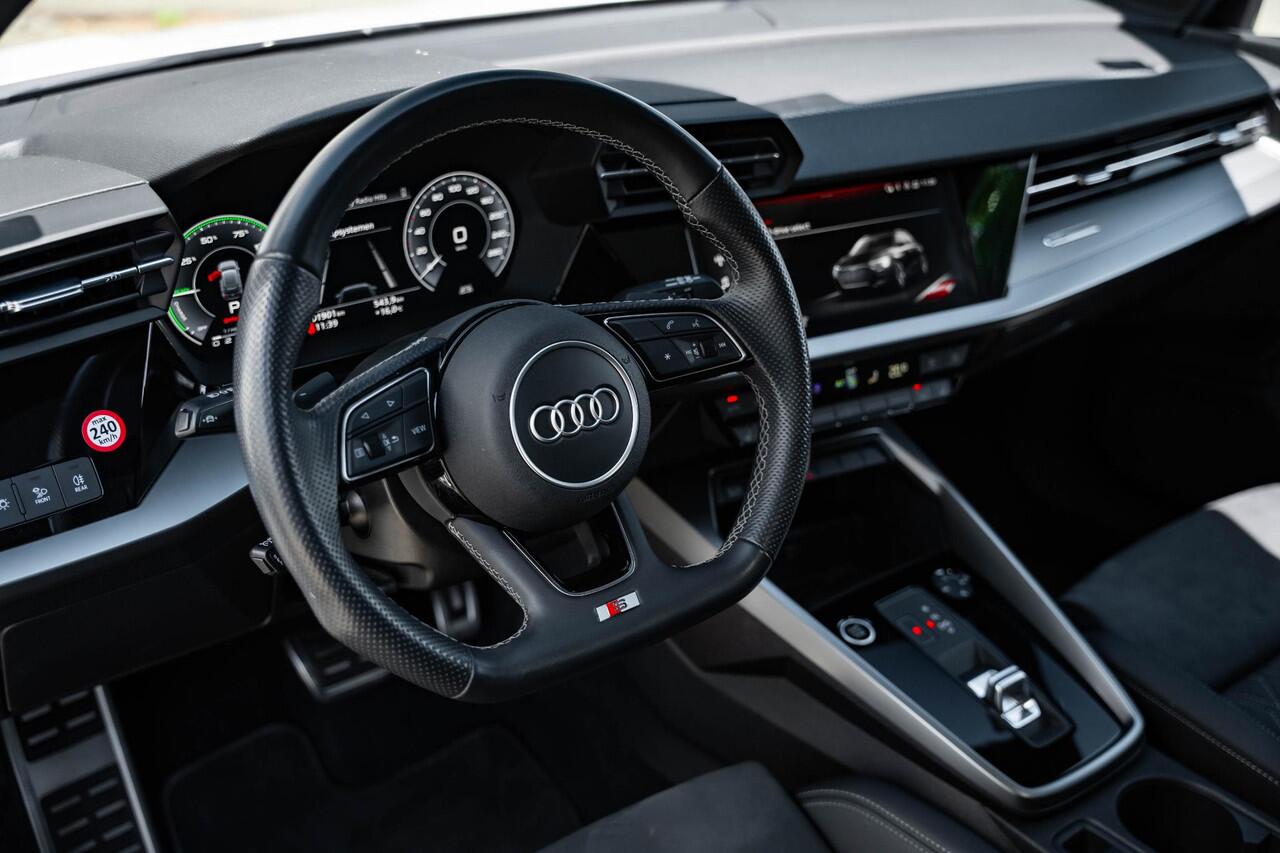 Audi A3 SPORTBACK 45 TFSI e S edition Competition |Pano |RS Zetels Alcantara |Camera