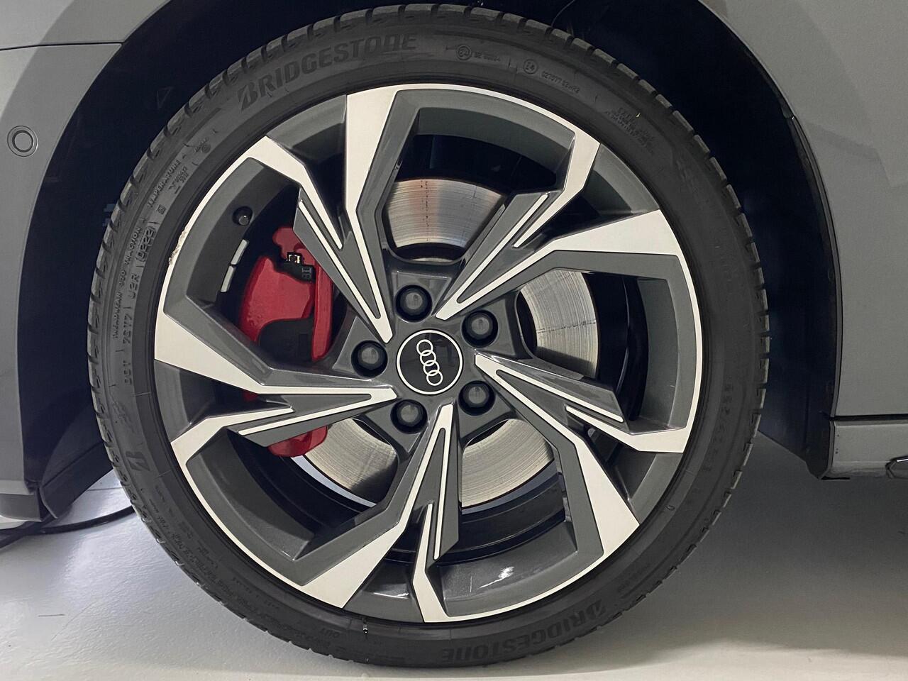 Audi A3 SPORTBACK 45 TFSI e S edition Competition Elk. verstelbare Schaalstoelen Camera 18 Inch Privacy Glass