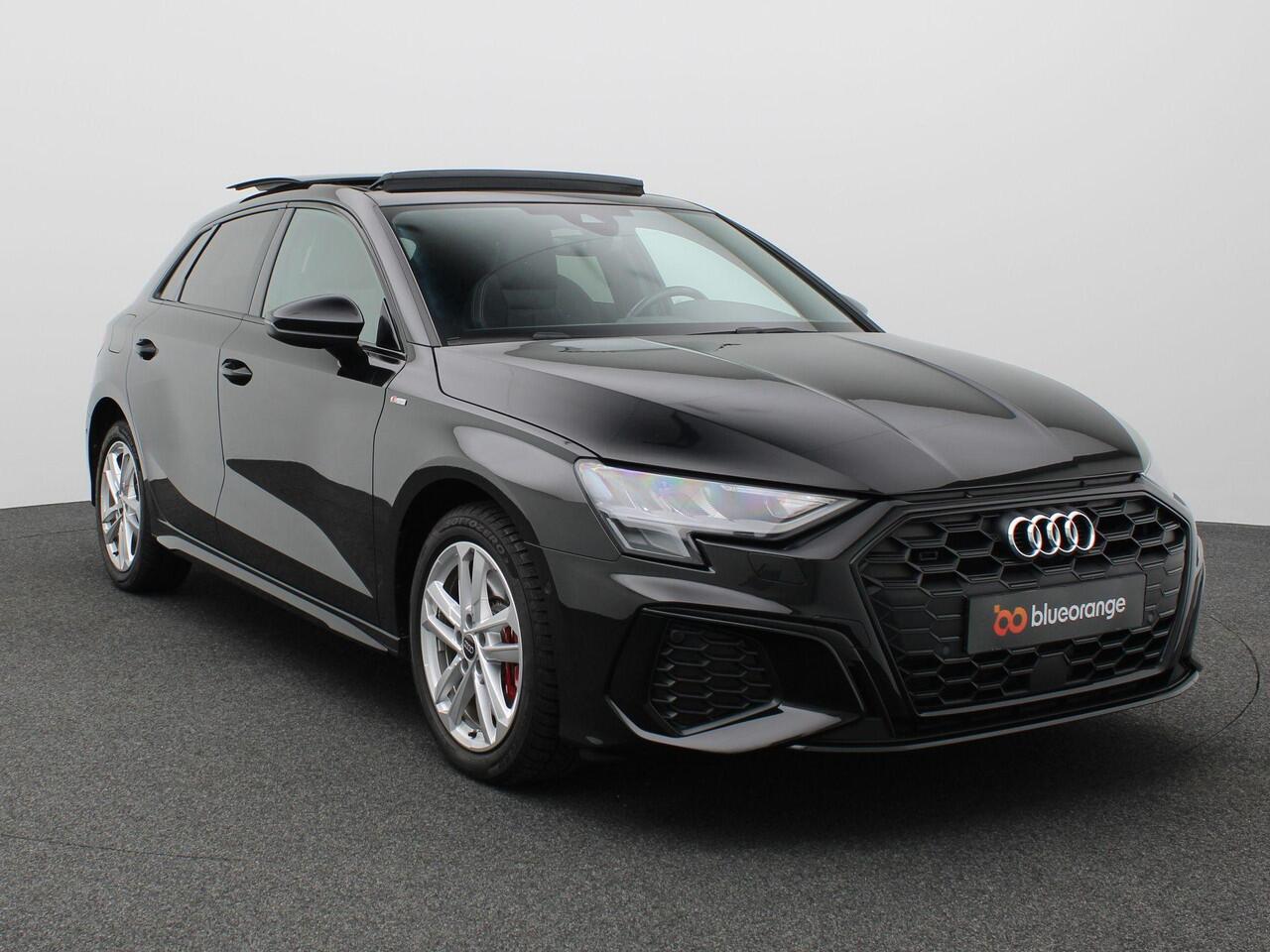Audi A3 SPORTBACK 45 TFSI e S edition Competition 245PK S-tronic Pano-Schuifdak, Keyless, Stoelverwarming, Cruise Control, Lane Assist, Apple Carplay/Android Auto, Parkeersensoren voor en achter, 17" LM Velgen
