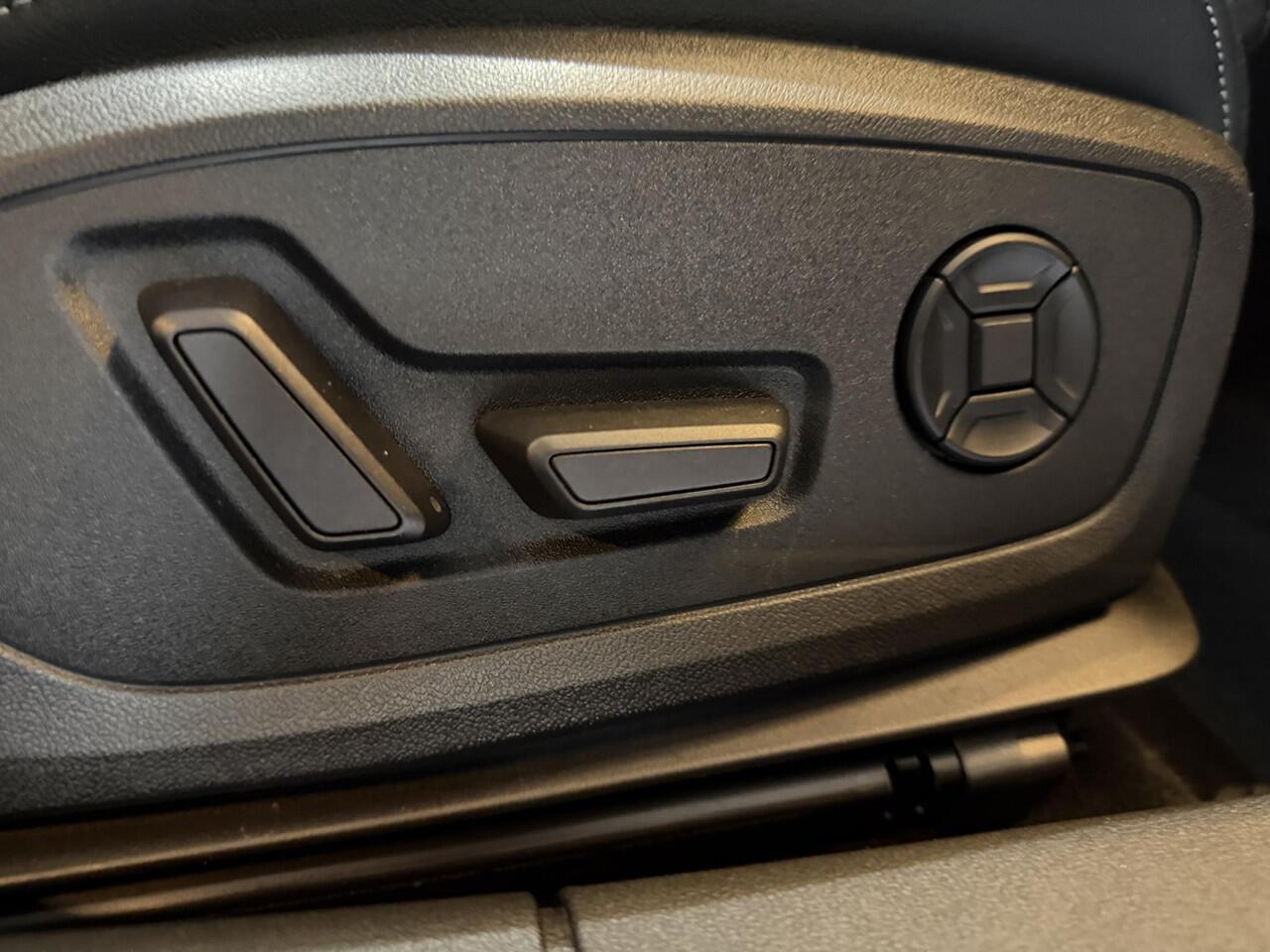 Audi A3 SPORTBACK 40 TFSI e 204 PK S LINE / LEDER / PANO / BLACKPACK