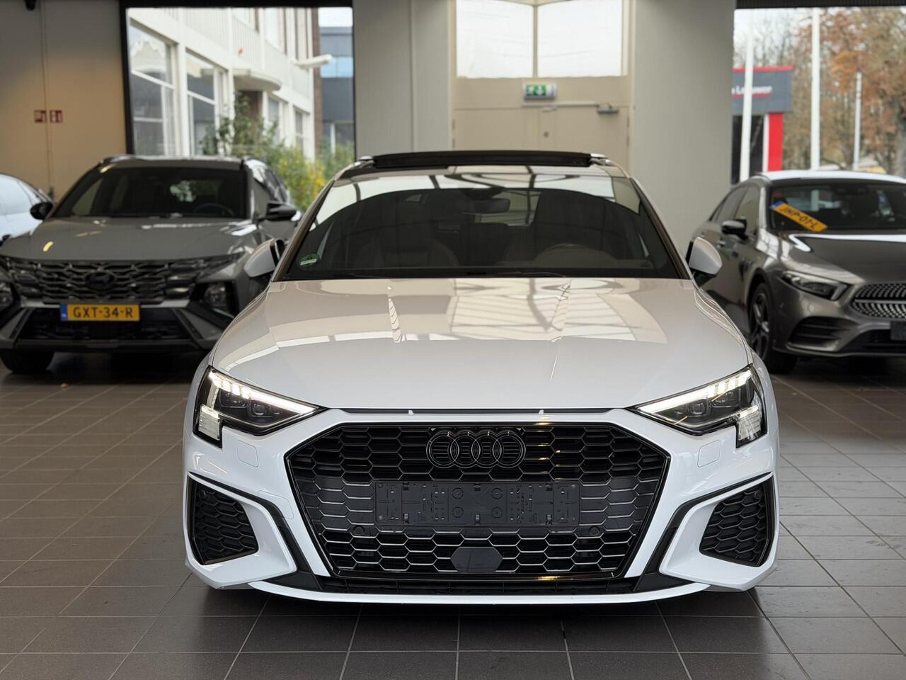Audi A3 SPORTBACK 40 TFSI e 204 PK S LINE / LEDER / PANO / BLACKPACK