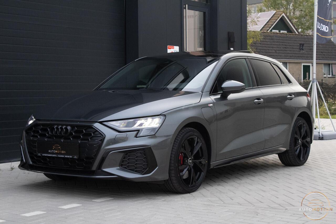 Audi A3 SPORTBACK 45 TFSI e S edition Competition Pano Parkeerhulp S line Carplay