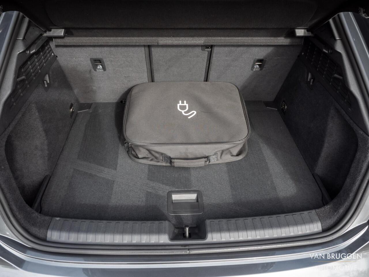 Audi A3 SPORTBACK 45 TFSI E S-Line Pano RS-Stoelen Sfeer ACC S3 Matrix