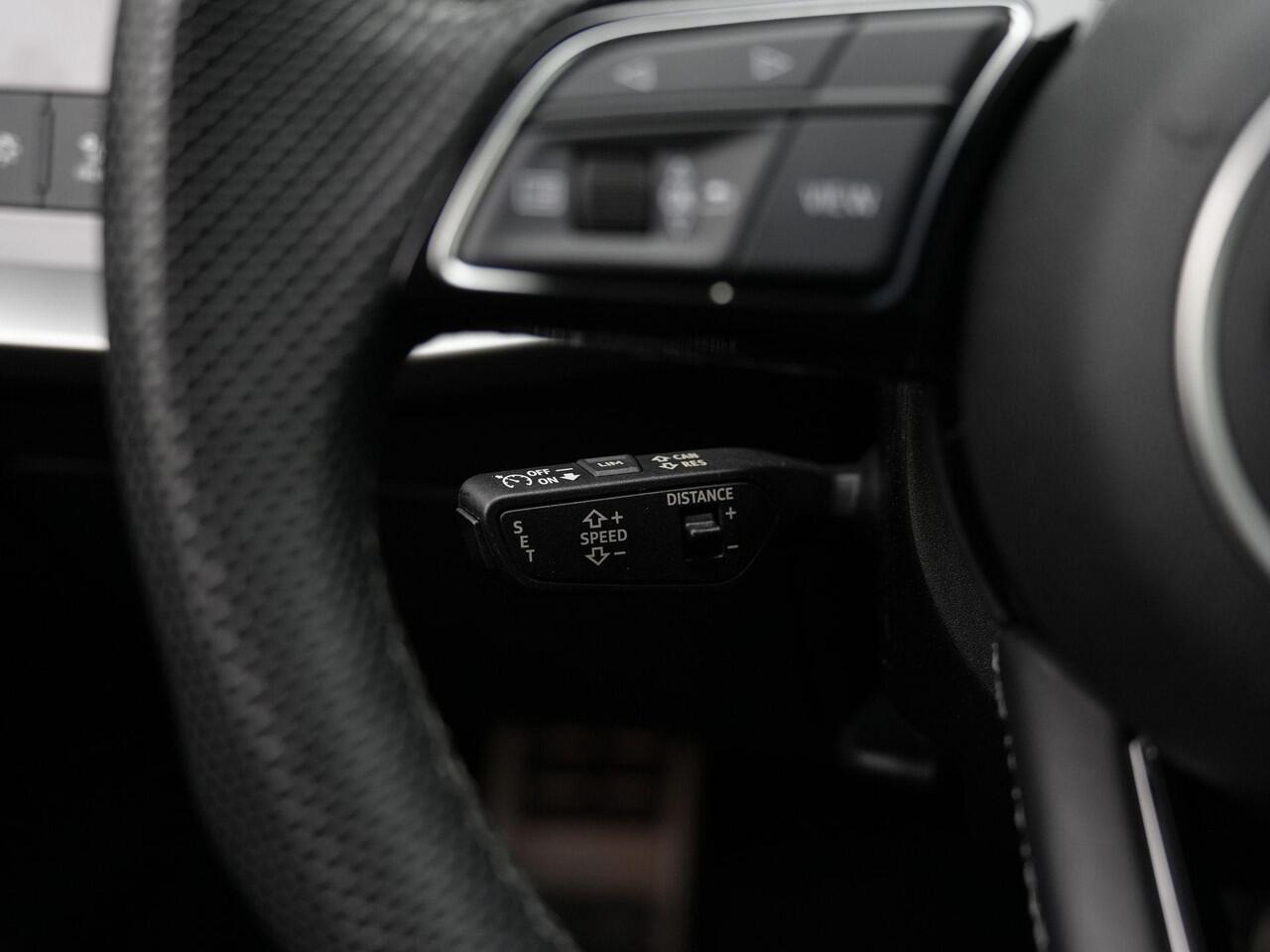 Audi A3 SPORTBACK 45 TFSI e 245 pk S-tronic S edition Competition / S-Line | Matrix LED | Achteruitrijcamera | Navigatie | Adaptive Cruise