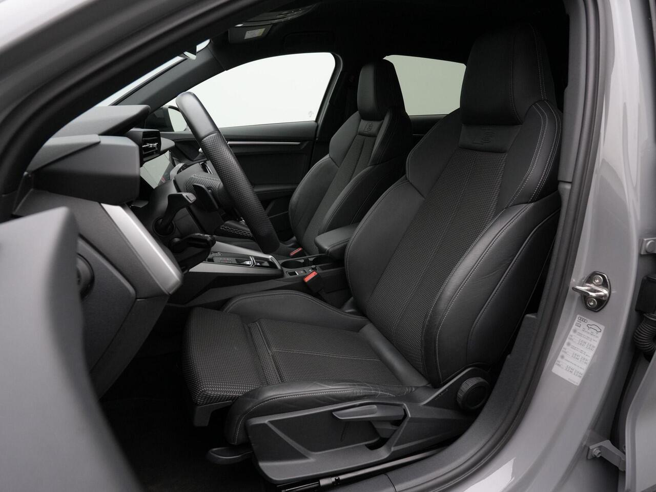 Audi A3 SPORTBACK 45 TFSI e 245 pk S-tronic S edition Competition / S-Line | Matrix LED | Achteruitrijcamera | Navigatie | Adaptive Cruise