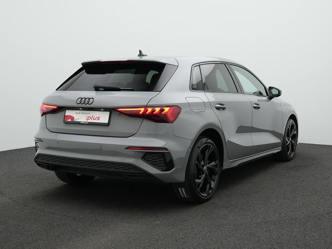 Audi A3 SPORTBACK 45 TFSI e 245 pk S-tronic S edition Competition / S-Line | Matrix LED | Achteruitrijcamera | Navigatie | Adaptive Cruise