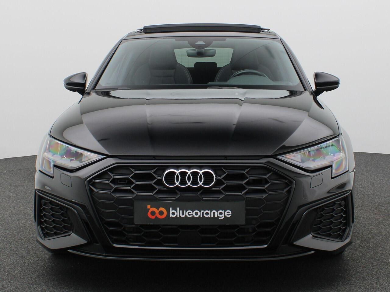 Audi A3 SPORTBACK 45 TFSI e S-Line Competition 245PK S-tronic Pano-Schuifdak, Keyless, Stoelverwarming, Cruise Control, Lane Assist, Apple Carplay/Android Auto, Parkeersensoren voor en achter, 17" LM Velgen