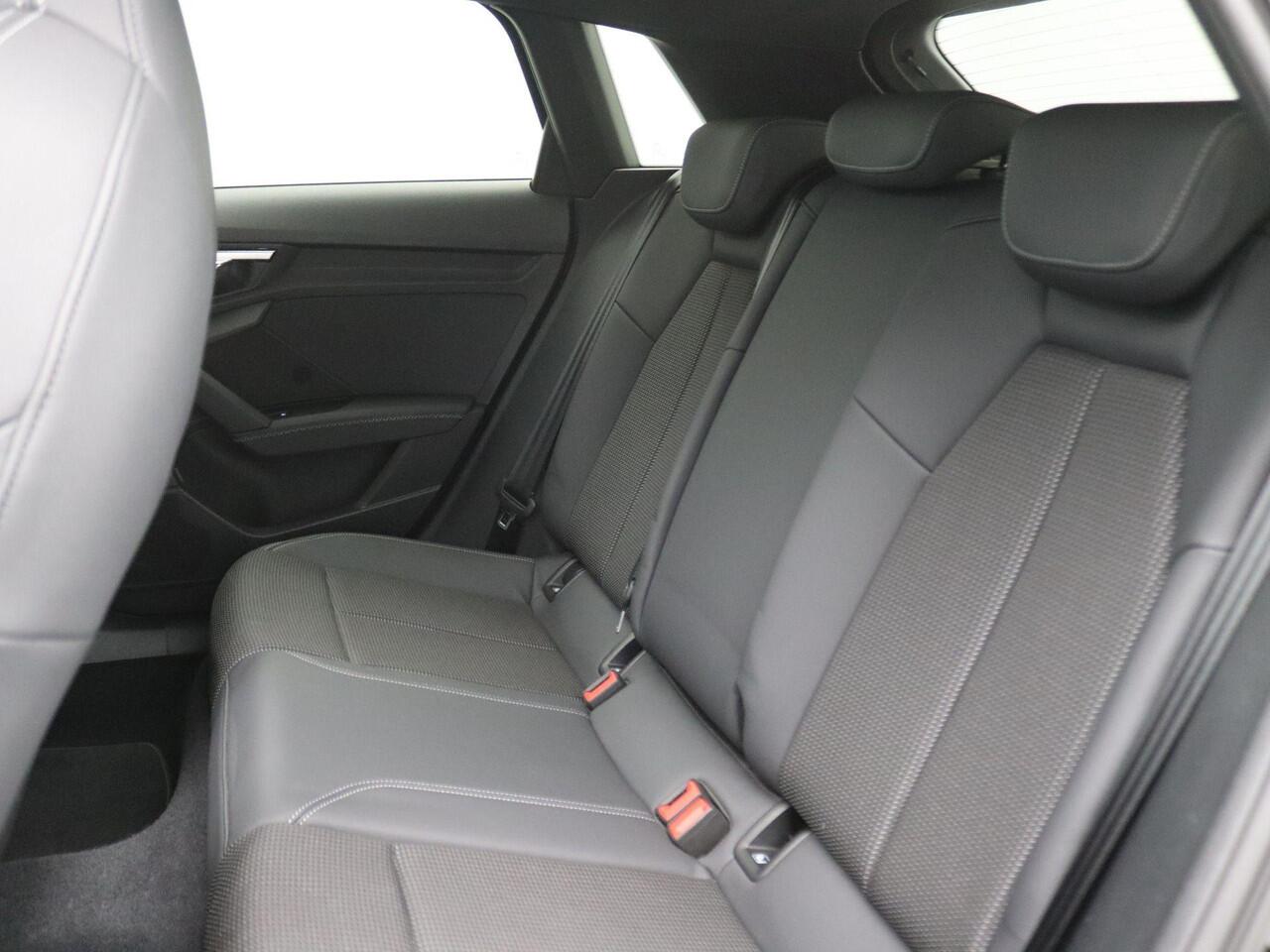 Audi A3 SPORTBACK 45 TFSI e S-Line Competition 245PK S-tronic Pano-Schuifdak, Keyless, Stoelverwarming, Cruise Control, Lane Assist, Apple Carplay/Android Auto, Parkeersensoren voor en achter, 17" LM Velgen