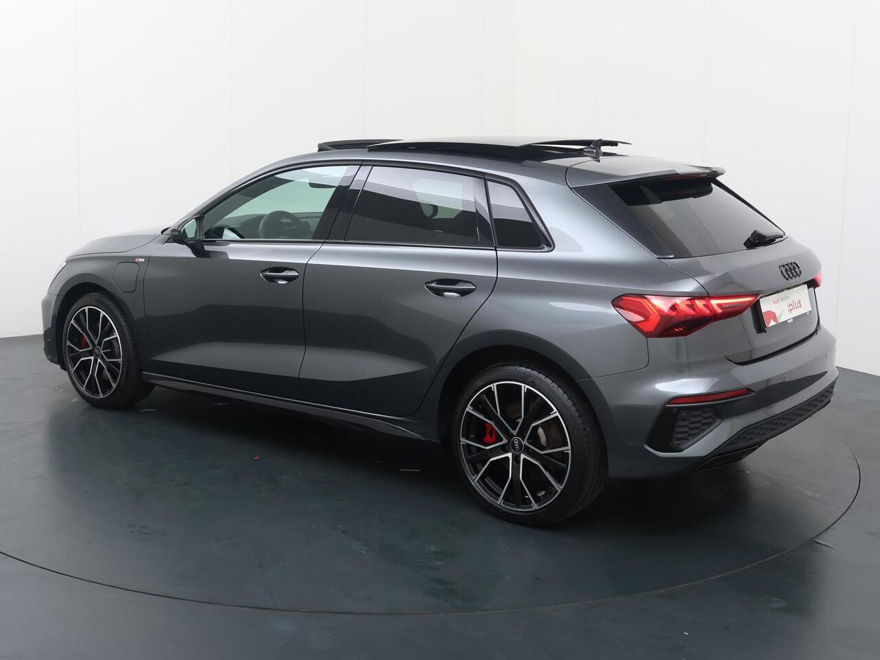 Audi A3 SPORTBACK 45 TFSI e S edition Competition | 245 PK | SoH 95% | Panoramadak | Achteruitrijcamera | Audi virtual cockpit | S line | Cruise control |