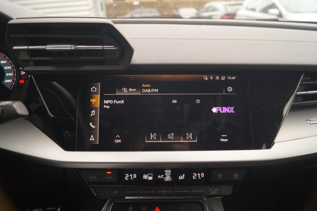 Audi A3 SPORTBACK 30 TFSI Automaat S-Line Edition -NAVI-ECC-PDC-