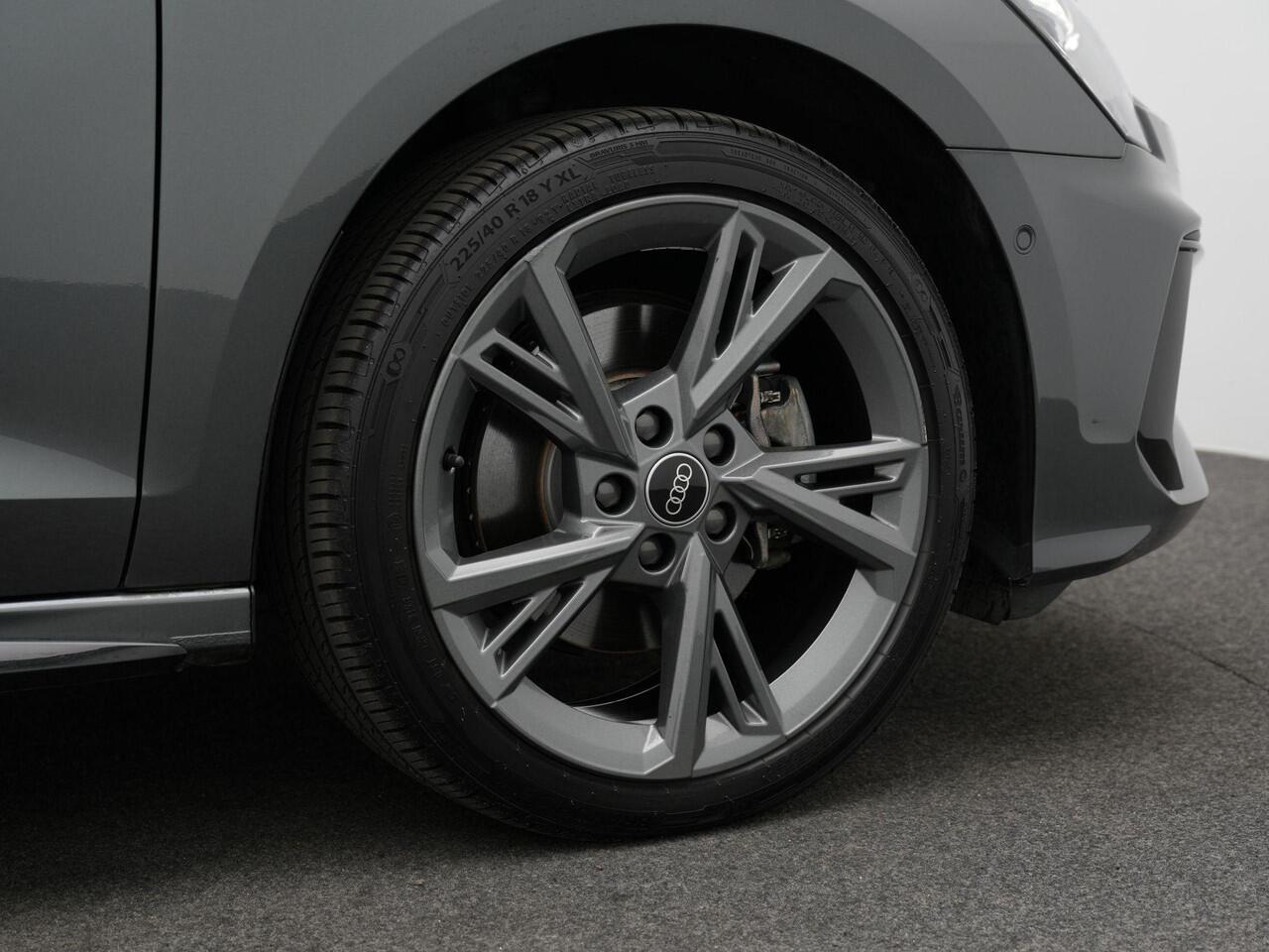 Audi A3 SPORTBACK 40 TFSI e 204 pk S-Line | Achteruitrijcamera | Stoelverwarming | Adaptive Cruise | Navigatie