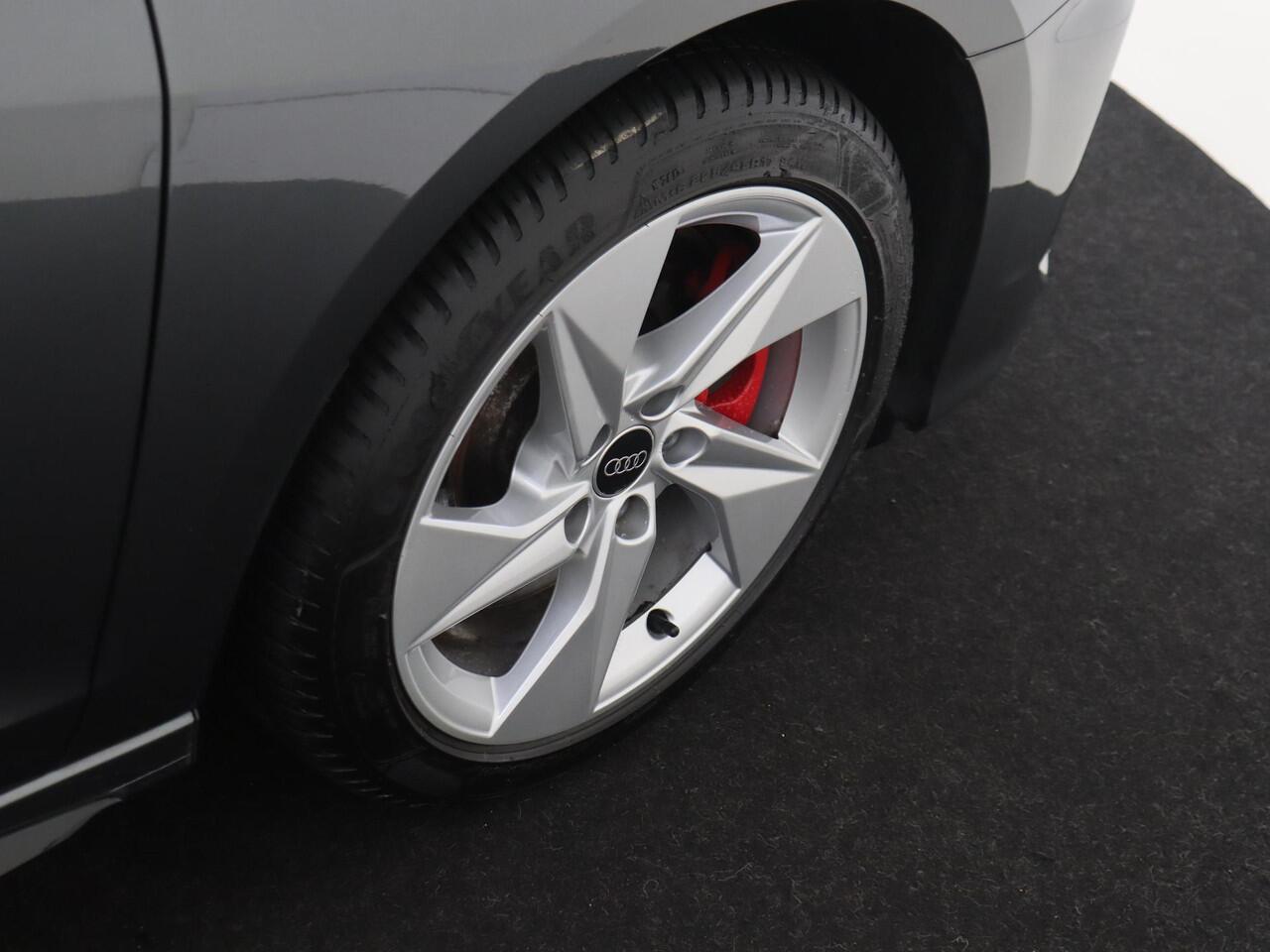 Audi A3 SPORTBACK 45 TFSI e S edition Competition | SoH 100% | Panoramadak | Bang & Olufsen | Virtual cockpit Plus | Stoelverwarming | Lederen bekleding | CarPlay | Cruise control |