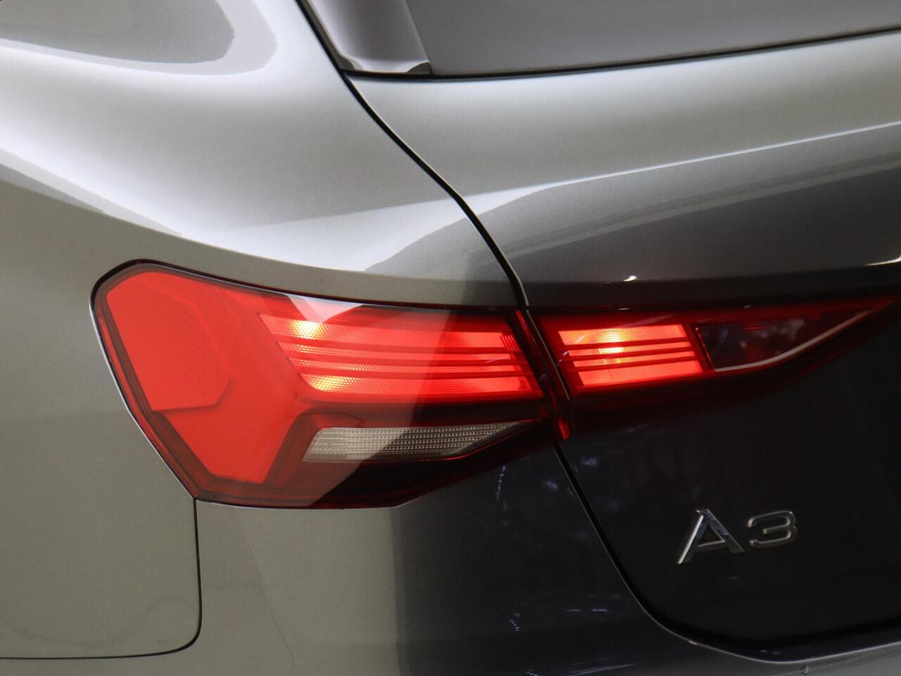 Audi A3 SPORTBACK 45 TFSI e S edition Competition | SoH 100% | Panoramadak | Bang & Olufsen | Virtual cockpit Plus | Stoelverwarming | Lederen bekleding | CarPlay | Cruise control |